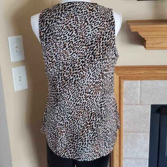 White House Black Market shell - Picture 2 of 3